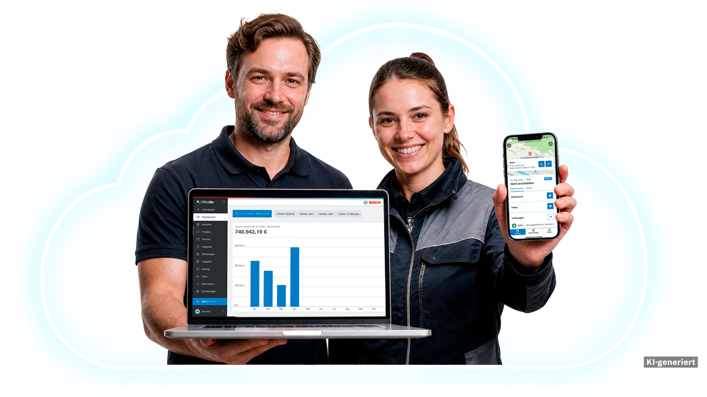 Ein Mann und eine Frau stehen vor einem weißen Hintergrund. Der Mann hält ein Laptop mit einem Diagramm in blau und grau, während die Frau ein Smartphone mit einer App in der Hand präsentiert. Beide lächeln freundlich in die Kamera. Der Mann trägt ein schwarzes T-Shirt, die Frau eine dunkle Jacke.