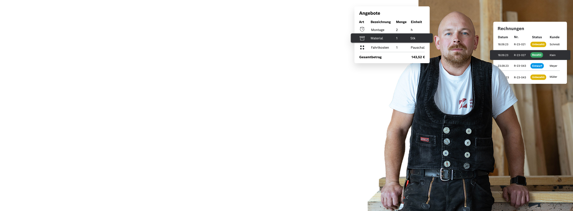 Ein Handwerker steht vor Holzmaterialien, trägt eine schwarze Latzhose.