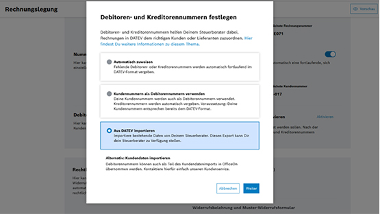 Ein Bildschirm zeigt eine Benutzeroberfläche zur Festlegung von Debitoren- und Kreditorennummern. Es gibt mehrere Auswahloptionen zur automatischen Verwendung, zur Verwendung von Kundennummern und zum Importieren von Daten. Die Schrift ist schwarz auf einem hellen Hintergrund. Es sind auch Schaltflächen zum Abbrechen und Weiteren sichtbar. Die Stimmung wirkt sachlich und informativ.